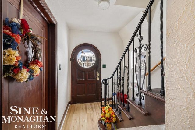 1740 Anita Avenue, Grosse Pointe Woods, MI 48236