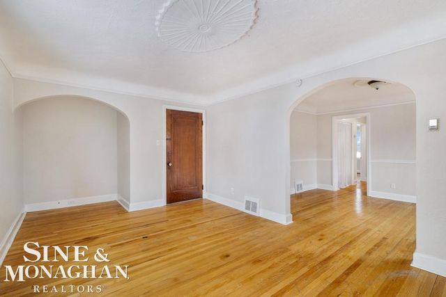 1740 Anita Avenue, Grosse Pointe Woods, MI 48236