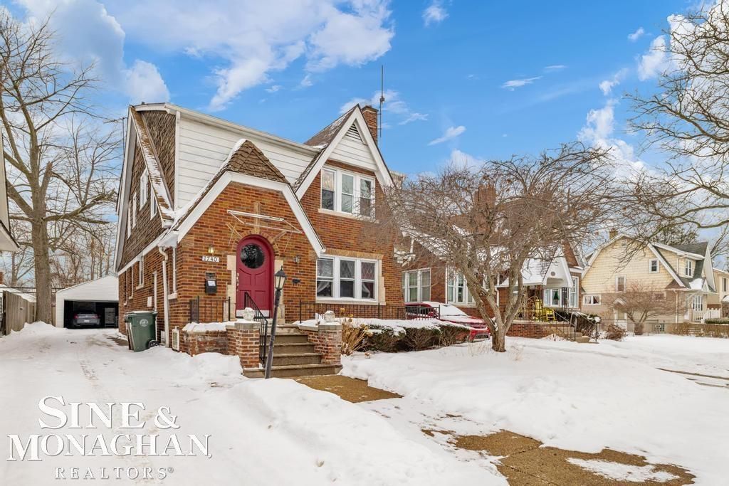 1740 Anita Avenue, Grosse Pointe Woods, MI 48236