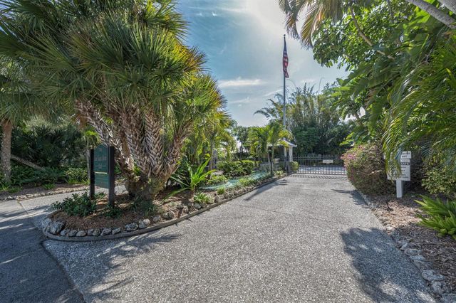 726 EAGLE POINT DRIVE, Venice, FL 34285