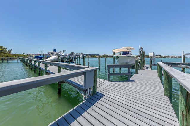 726 EAGLE POINT DRIVE, Venice, FL 34285