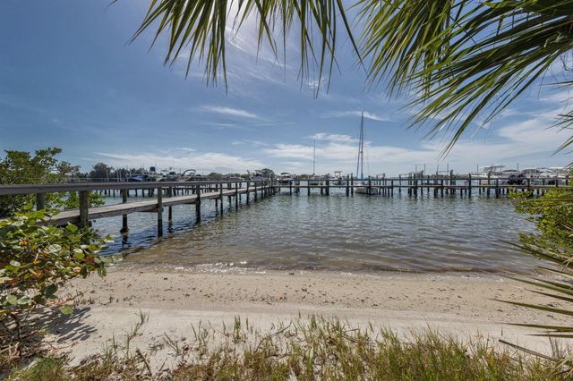 726 EAGLE POINT DRIVE, Venice, FL 34285