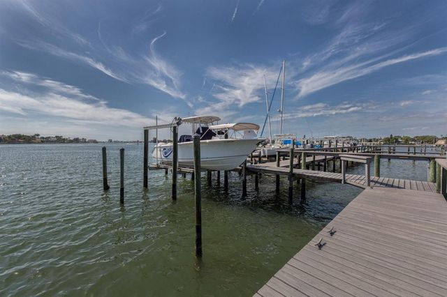 726 EAGLE POINT DRIVE, Venice, FL 34285
