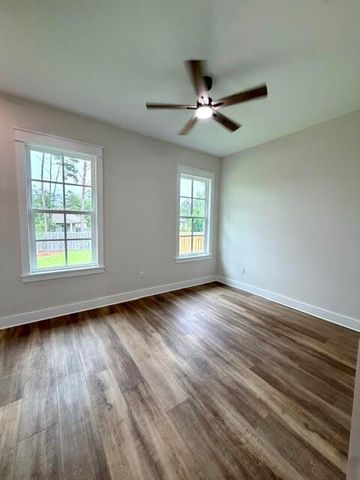 139 Leap Year Lane, Freeport, FL 32439