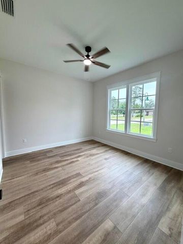 139 Leap Year Lane, Freeport, FL 32439