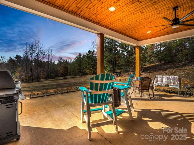 21 Rock Ridge Road, Mill Spring, NC 28756