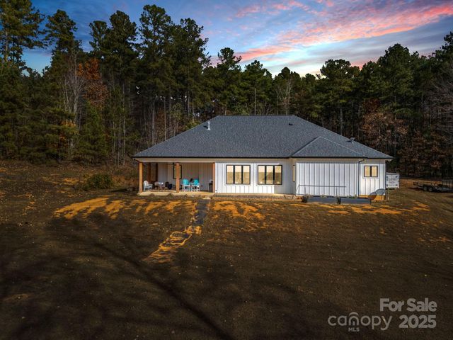 21 Rock Ridge Road, Mill Spring, NC 28756