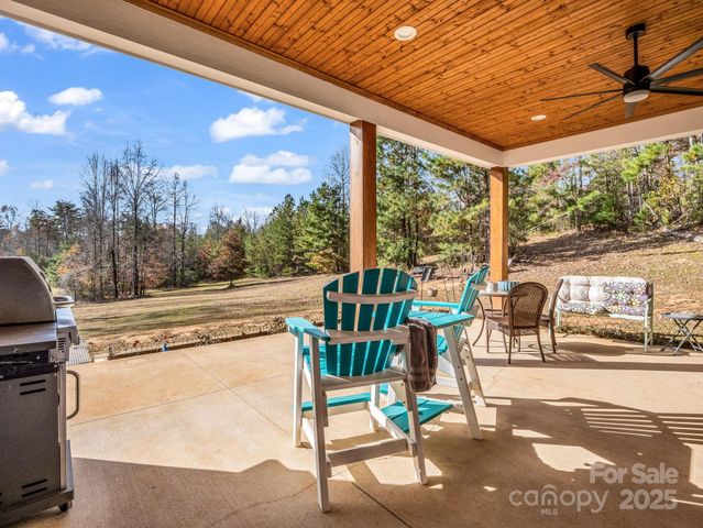 21 Rock Ridge Road, Mill Spring, NC 28756