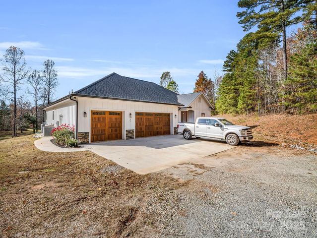 21 Rock Ridge Road, Mill Spring, NC 28756