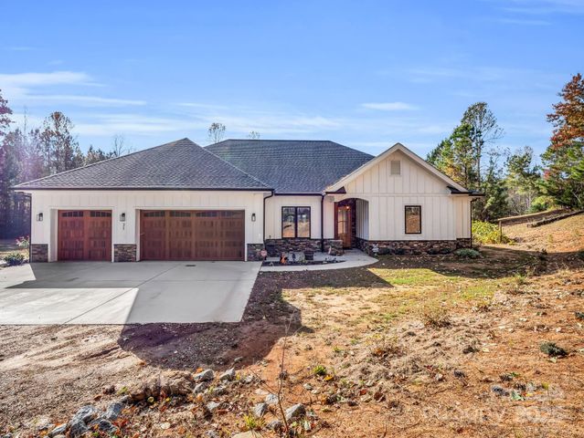 21 Rock Ridge Road, Mill Spring, NC 28756