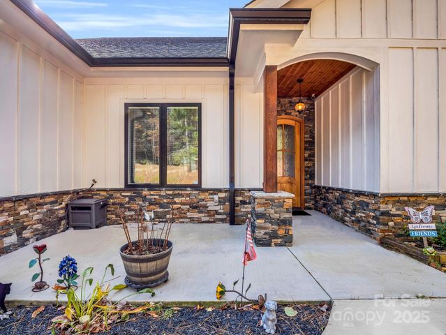 21 Rock Ridge Road, Mill Spring, NC 28756