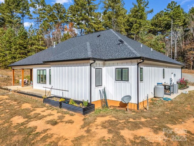 21 Rock Ridge Road, Mill Spring, NC 28756