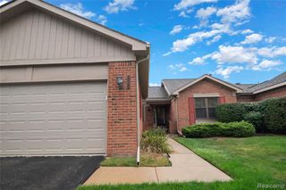 7252 Huntcliff, West Bloomfield, MI 48322