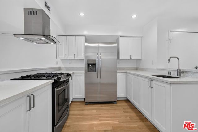 8704 Santa Monica Boulevard PH3, West Hollywood, CA 90069