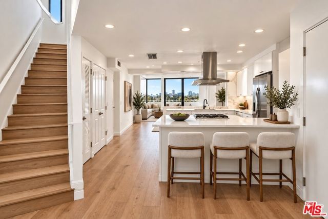 8704 Santa Monica Boulevard PH3, West Hollywood, CA 90069