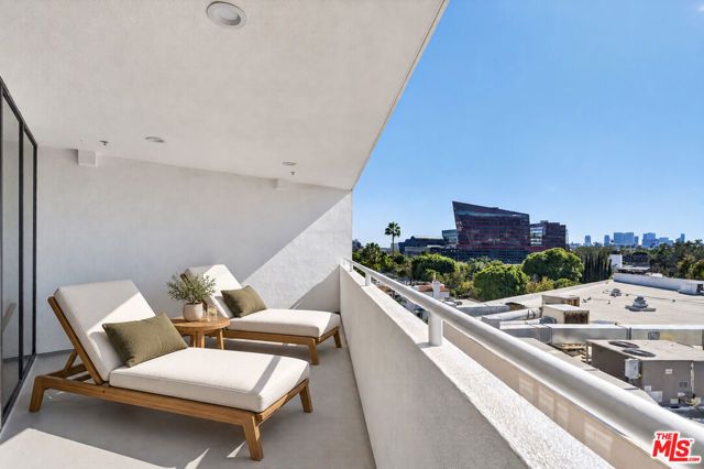 8704 Santa Monica Boulevard PH3, West Hollywood, CA 90069