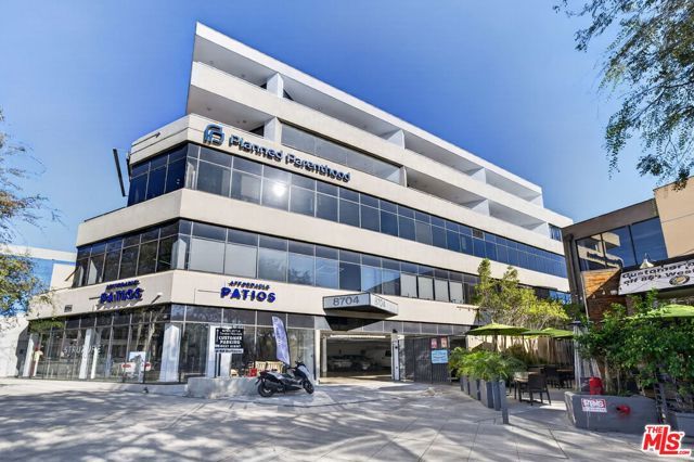 8704 Santa Monica Boulevard PH3, West Hollywood, CA 90069