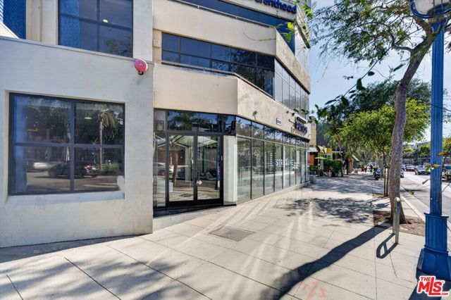 8704 Santa Monica Boulevard PH3, West Hollywood, CA 90069