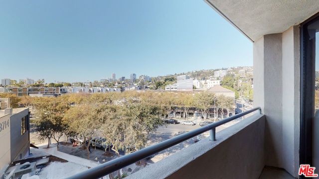 8704 Santa Monica Boulevard PH3, West Hollywood, CA 90069