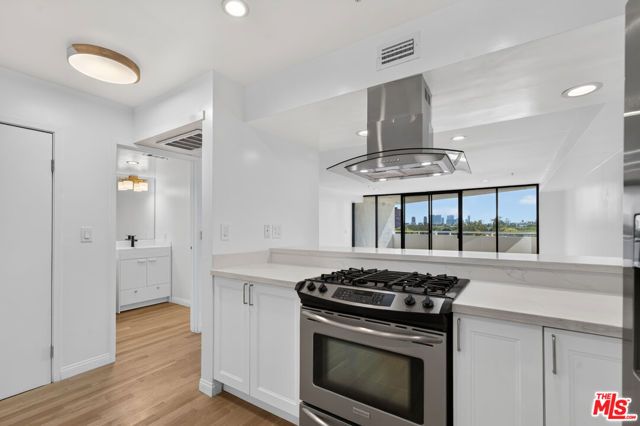 8704 Santa Monica Boulevard PH3, West Hollywood, CA 90069