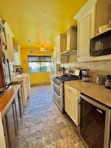 8713 Samoline, Downey, CA 90240