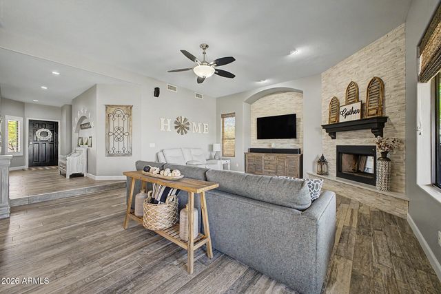 120 W ADAMANDA Drive, Phoenix, AZ 85086