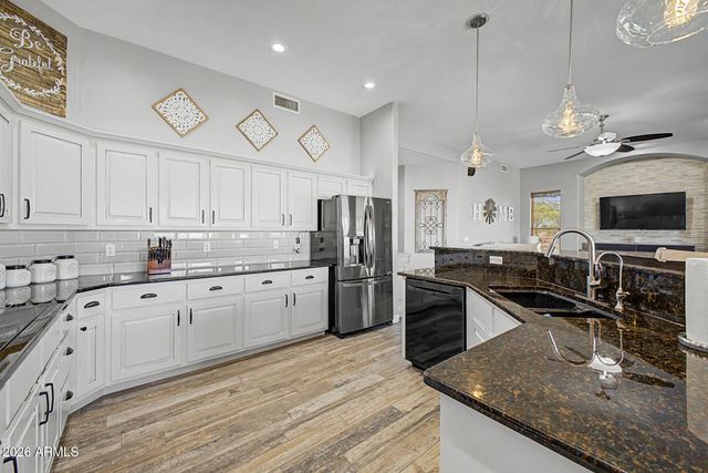 120 W ADAMANDA Drive, Phoenix, AZ 85086