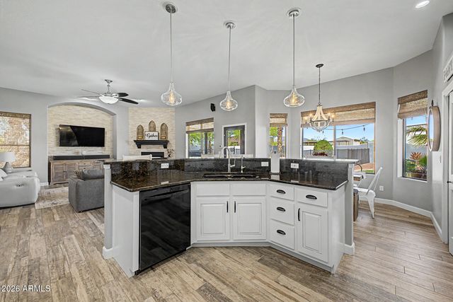 120 W ADAMANDA Drive, Phoenix, AZ 85086