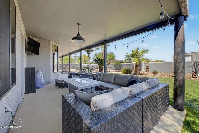 120 W ADAMANDA Drive, Phoenix, AZ 85086