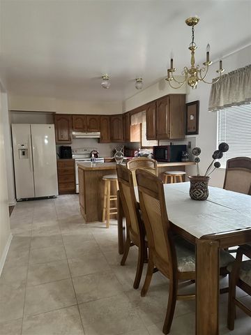 5168 Woodcliff Drive, Flint, MI 48504