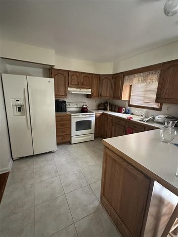 5168 Woodcliff Drive, Flint, MI 48504