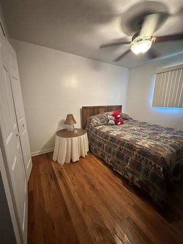 5168 Woodcliff Drive, Flint, MI 48504