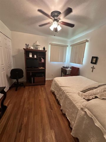 5168 Woodcliff Drive, Flint, MI 48504