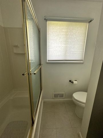 5168 Woodcliff Drive, Flint, MI 48504