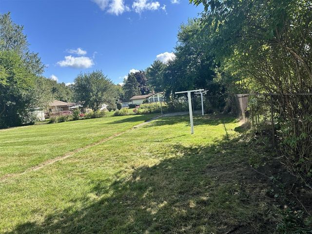 5168 Woodcliff Drive, Flint, MI 48504