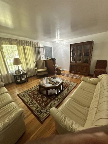 5168 Woodcliff Drive, Flint, MI 48504