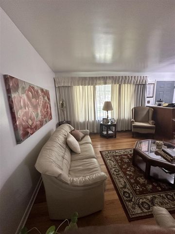 5168 Woodcliff Drive, Flint, MI 48504