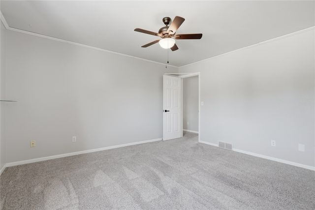 992 22nd Ave, Coralville, IA 52241