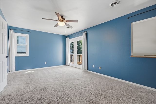 992 22nd Ave, Coralville, IA 52241
