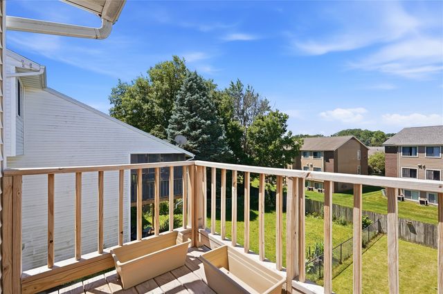 992 22nd Ave, Coralville, IA 52241