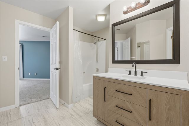992 22nd Ave, Coralville, IA 52241