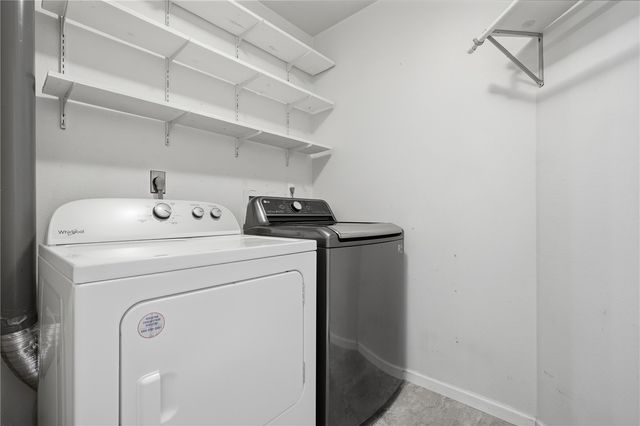 992 22nd Ave, Coralville, IA 52241