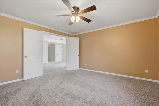 992 22nd Ave, Coralville, IA 52241