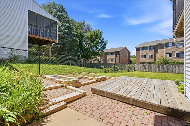 992 22nd Ave, Coralville, IA 52241