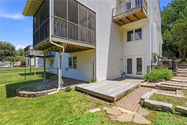 992 22nd Ave, Coralville, IA 52241