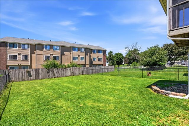 992 22nd Ave, Coralville, IA 52241