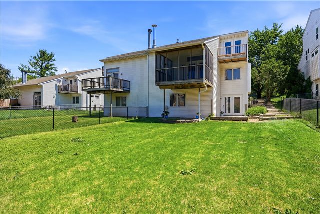 992 22nd Ave, Coralville, IA 52241