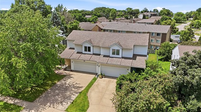 992 22nd Ave, Coralville, IA 52241