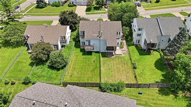 992 22nd Ave, Coralville, IA 52241