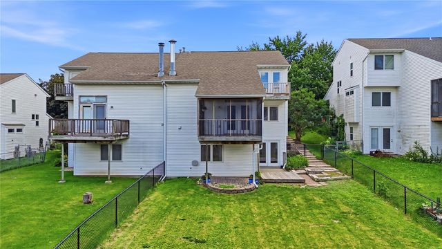 992 22nd Ave, Coralville, IA 52241